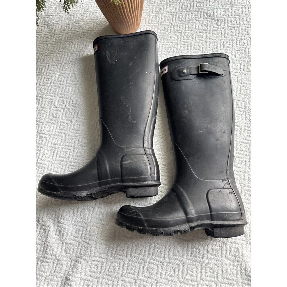 Hunter Women Sz 5M-6 Classic Matte Black Tall Rubber Rain Muck Boot